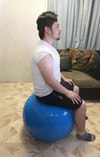 Ejercicios terapéutico con pelota suiza